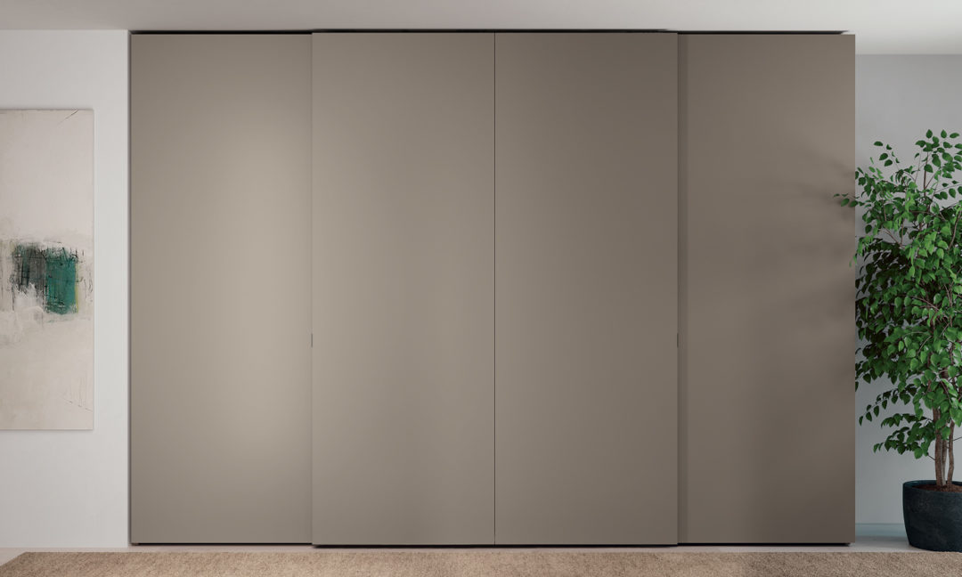 Maniglia interna in tessuto (nelle configurazioni a 4 ante le 2 ante centrali sono dotate di maniglia in alluminio incassata nello spessore anta).