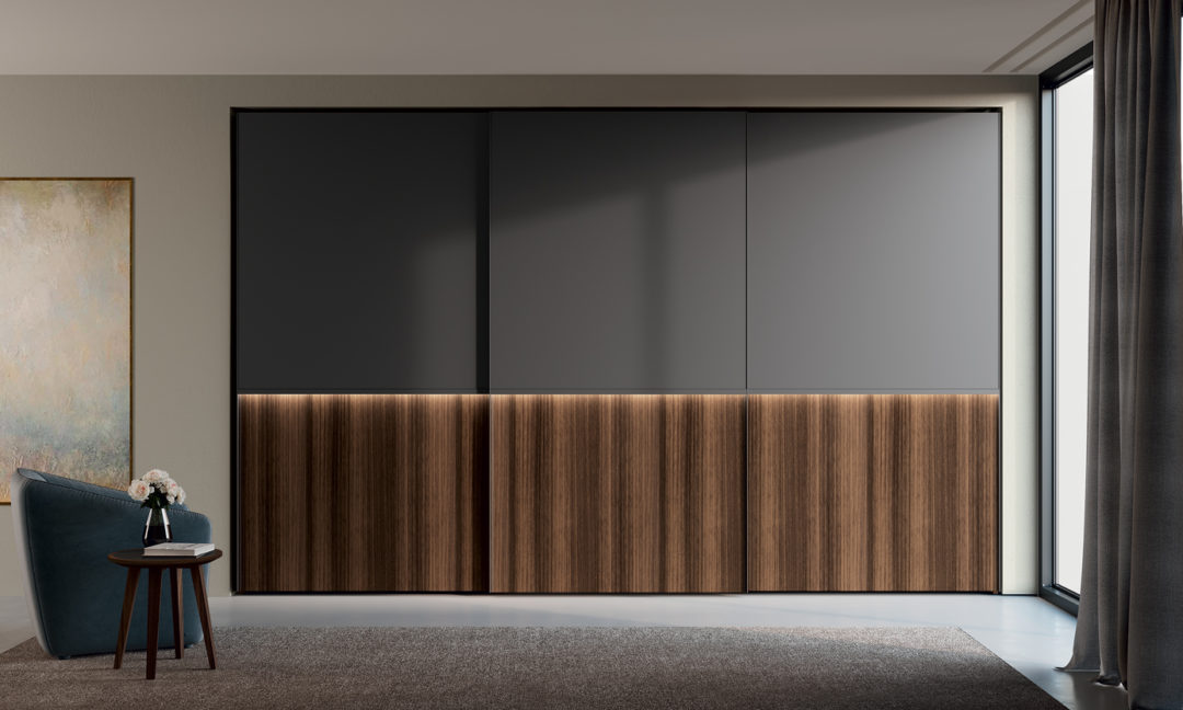 Maniglione a tutta altezza disponibile nei 23 colori LACCATO OPACO.